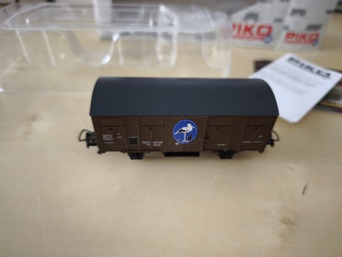 Wagon fermé piko 2r - ho,,