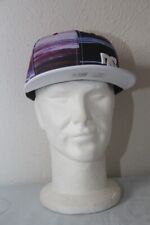 Original Casquette DC SKEEZY NEW ERA  57.7 cm  tons noirs rouge violets neuf  m2