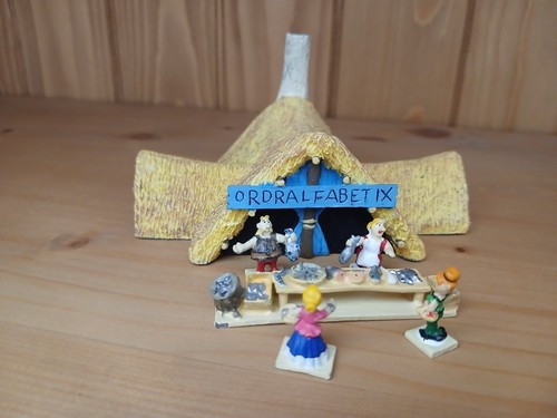 Asterix figurines - asterix,