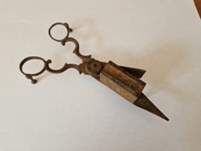 Paire de mouchettes anciennes en fer forgé ciseaux à bougies éteignoirs XVIIIème