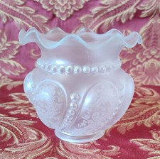 tulipe en verre moulé gravé dépoli  / Lampe à pétrole / lustre/applique