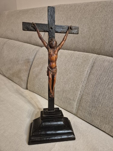 Grand crucifix sur socle - sur, en