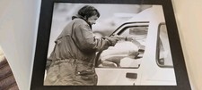 Photo Une Femme Sans Domicile Fixed Braque Avec Son Pistol à Water 1995