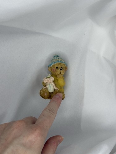 Figurine ourson avec biberon