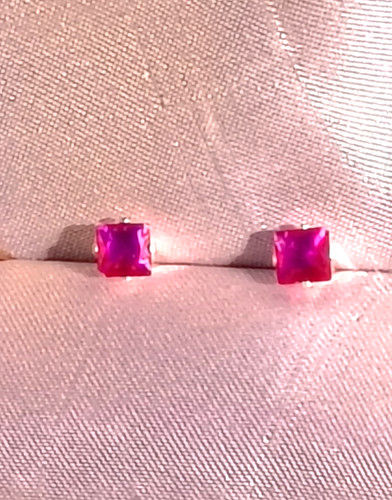 Petite square 4mm ruby - petite,