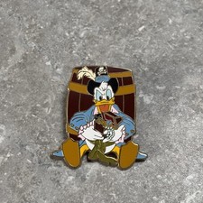 DISNEY DONALD DUCK PIRATES OF THE CARIBBEAN PIN BADGE LEANING ON A BARREL