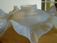 UN ANCIEN ABAT JOUR VERRE OPALESCENT