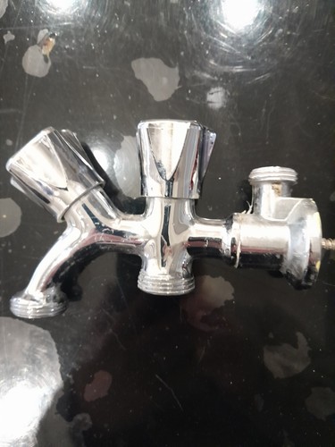 Double robinet pour machine - robinet, a
