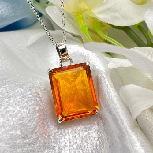 Grand pendentif pierre - , de