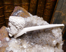 pipe en terre cuite sculptée