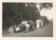 OLD PHOTOGRAPH 1950 WHEEL CHANGE CITROEN TRACTION A CAYENNE
