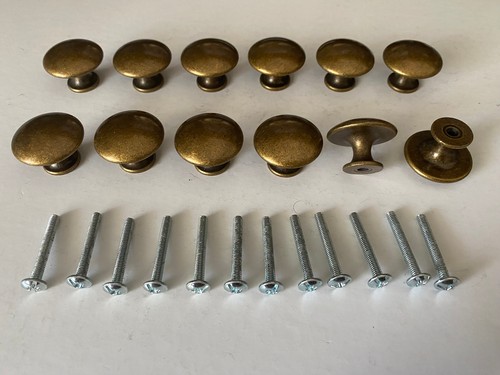 Lot boutons de meuble - 12,