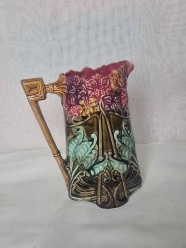 Ancien pichet barbotine - , en