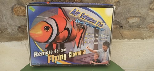 Poisson clown géant volant