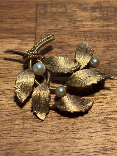 Broche métal doré vintage