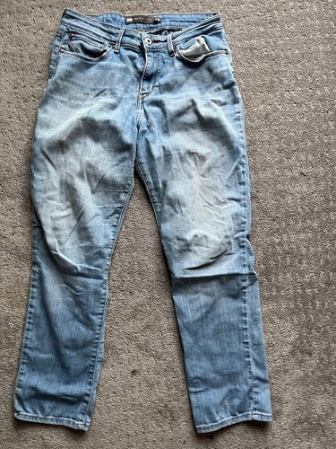 Levis demi curve - demi,