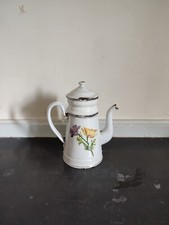 Petite cafetière en tôle