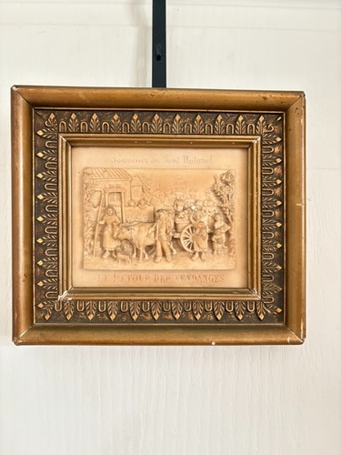 Ancien bas relief - bas, souvenir