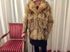 Manteau de fourrure coyotte et