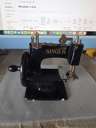 Jouet ancien machine coudre - à,