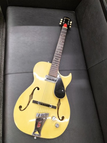 Guitare électrique acoustique