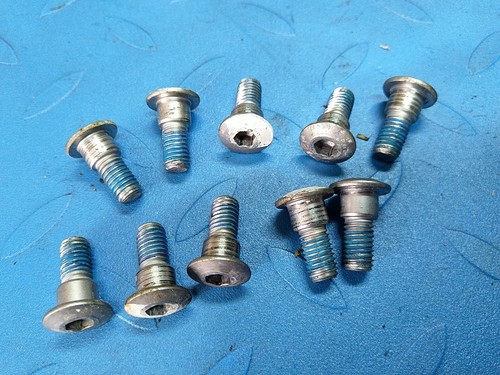 Lot vis fixation disques - 10,
