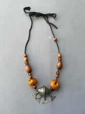 Collier, perles de bois, verre, métal et copal, Afrique du nord