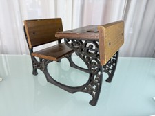 Banc de poupée banc d'école 25 x 30,5 x 18 cm. Excellent état - voir photos