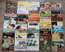 LOT (17) DE 50 DISQUES VINYLES  45T