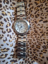 très belle montre Guess