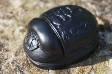 ES12  FIGURINE SCARABEE NOIR