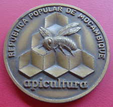 RARE Apimondia NATIONAL MEETING OF BEEKEEPERS Beekeeping Mozambique 1988 MEDAL