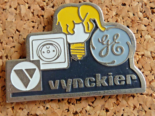 Pin pins badge automobile - pin's,