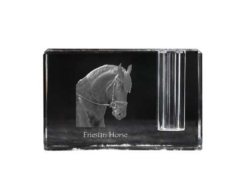 Cheval frison porte - -plume, en