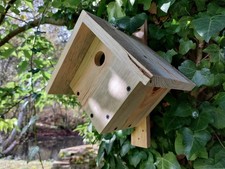 Nichoir oiseaux losange en bois massif pour mésanges et moineaux, toit relevable