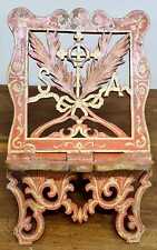 LUTRIN POUR L'AUTEL. BOIS SCULPTÉ ET POLYCHROME AVEC POINTES. XIXÈME SIÈCLE.