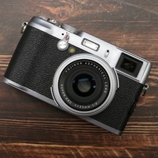 Appareil photo numérique Fujifilm FINEPIX X100 Silver 12,3 MP [Near Mint] #6512
