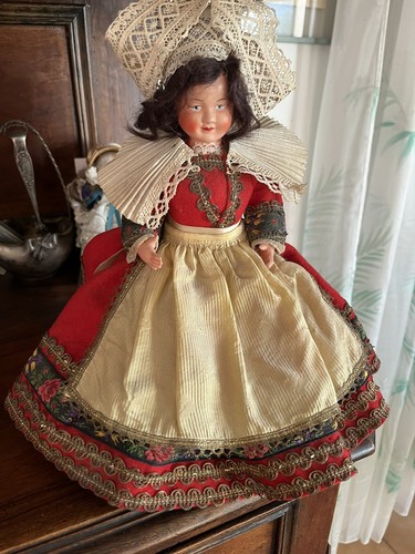Poupée folklorique régionale