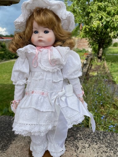 Poupee porcelaine boudeuse - porcelaine,