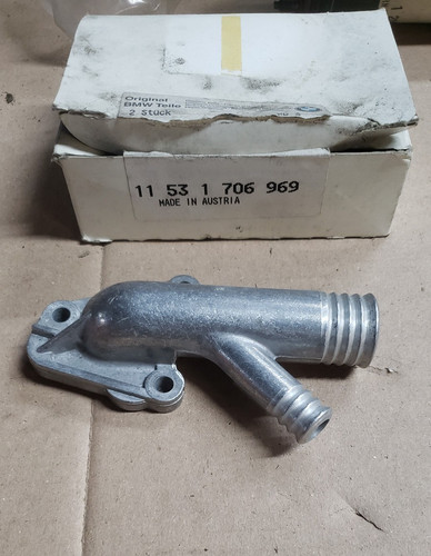 Connecteur raccord eau bmw e30 - connecteur,