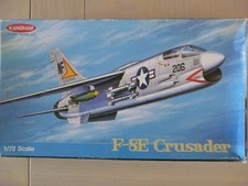 Maquette Avion 1/72 KANGNAM Ref 5000 F-8E Crusader