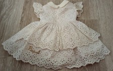 Robe et broche d'origine pour