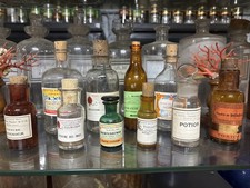 Flacons pharmacie anciens, lot