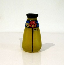 Petit vase jaune en pâte de