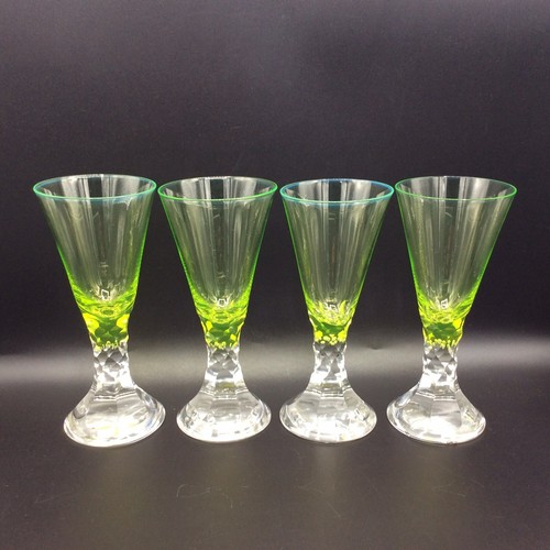 Série quatre verres à - de,