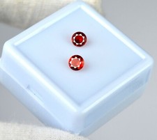 Paire de pierres précieuses