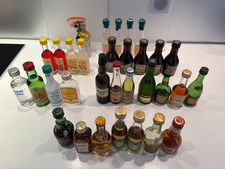 *** LOT OF 32 ANTIQUE ALCOHOL MIGNONETTES - VINTAGE COLLECTION ***