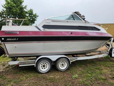 1988 Mach 1 Commodore 21' Boat w/ Title, Registration & Trailer