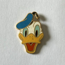 24 - Pin's DONALD DUCK Signé