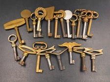 Lot 21 anciennes clés,clef de